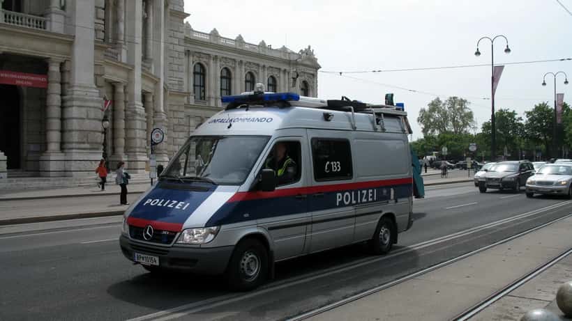 Österreichisches Polizei-Unfallkommando bei der Unfallaufnahme