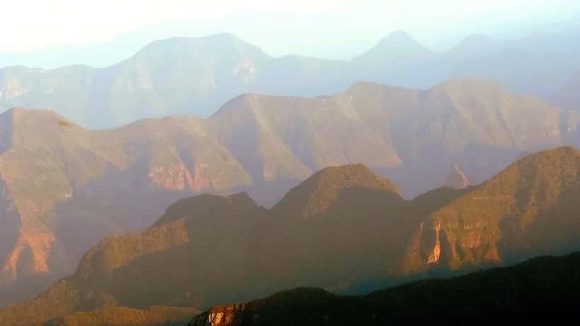 Morro da Igreja coberto de neve na Serra do Corvo Branco, Urubici-SC, Brasil