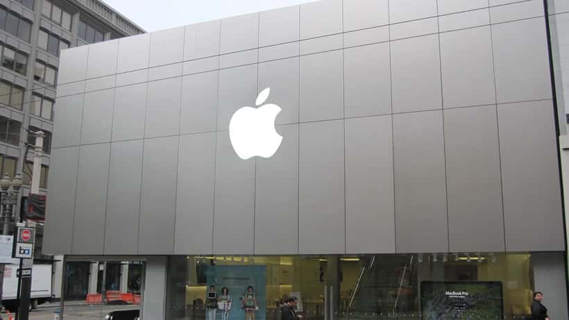 Apple Store storefront in Los Angeles on iPhone Duo pre-order launch