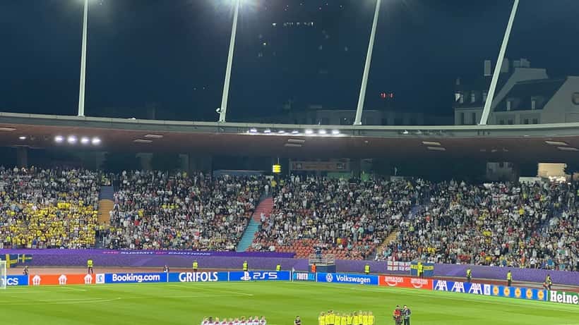 Selección de Suecia durante tanda de penaltis en partido de fútbol internacional