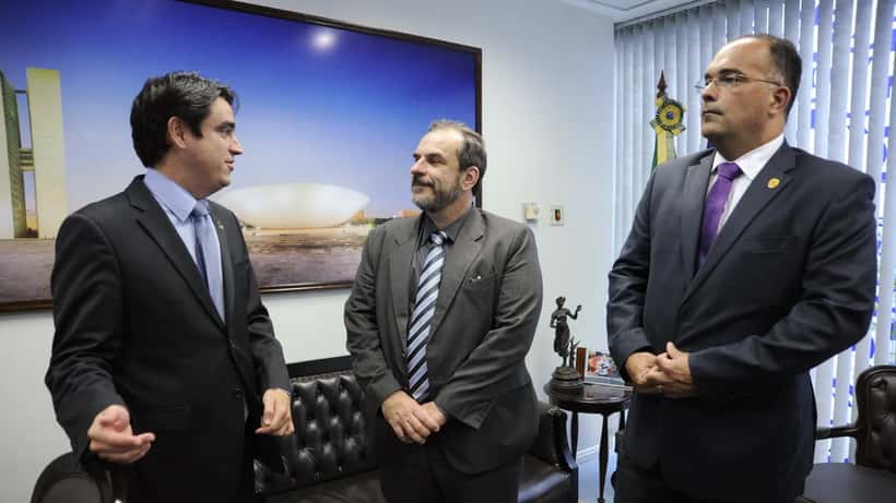 Policiais civis brasileiros em cerimônia oficial representando a Polícia Civil do Brasil