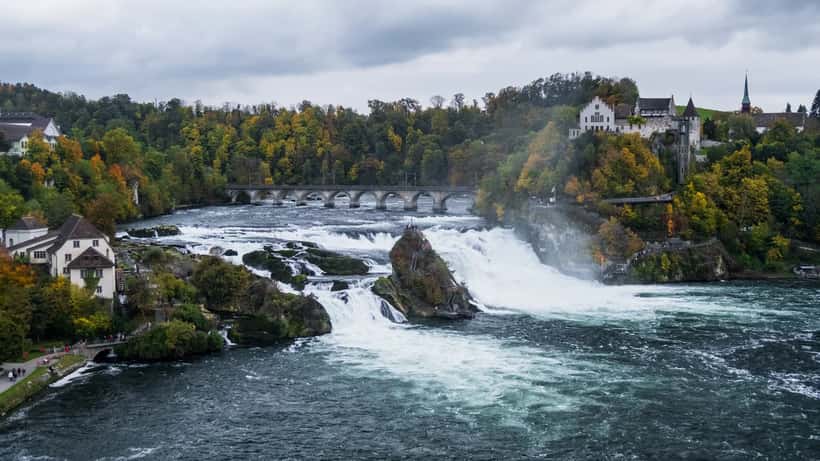 Le Rhin près de Dachsen (Schaffhouse), site du signalement de bactéries fécales en juillet 2026