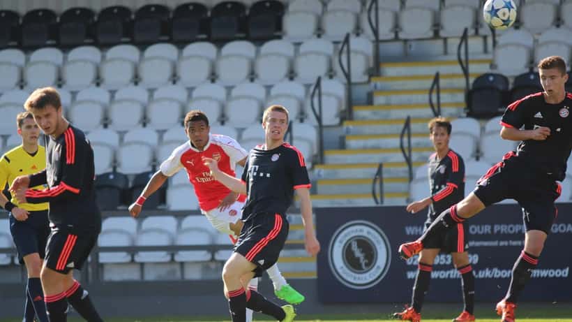Donyell Malen in actie tijdens een voetbalwedstrijd