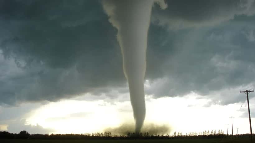 Tornade F5 à Élie, Manitoba — une tornade destructrice touche le sol dans les Prairies canadiennes