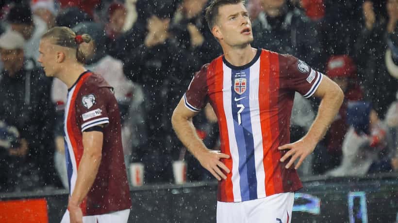Norsk fotballspiller i kamp under Norway vs Italy juni 2025
