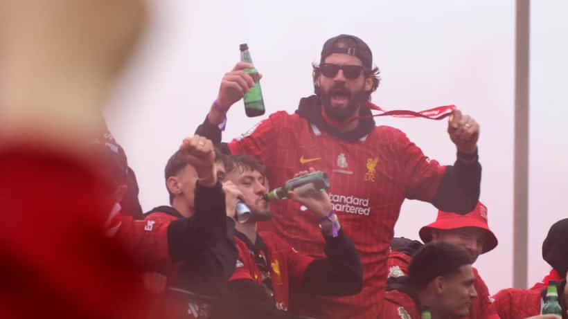 Jarell Quansah Liverpool FC paraatissa 2025 - punainen kortti MM-kisoissa 2026
