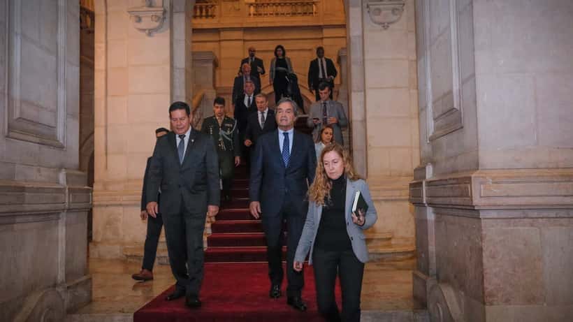 Reunião oficial na Assembleia da República portuguesa sobre nova legislação laboral