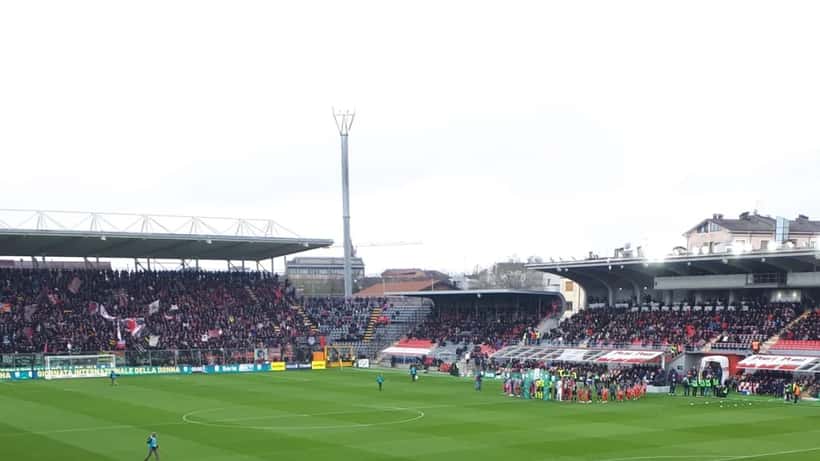 Match de football Como 1907 en Serie B au stade Giuseppe Sinigaglia, porte de la Ligue des Champions 2026