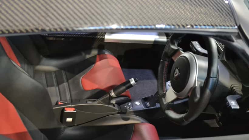 Tesla Roadster sportsvogn set fra siden