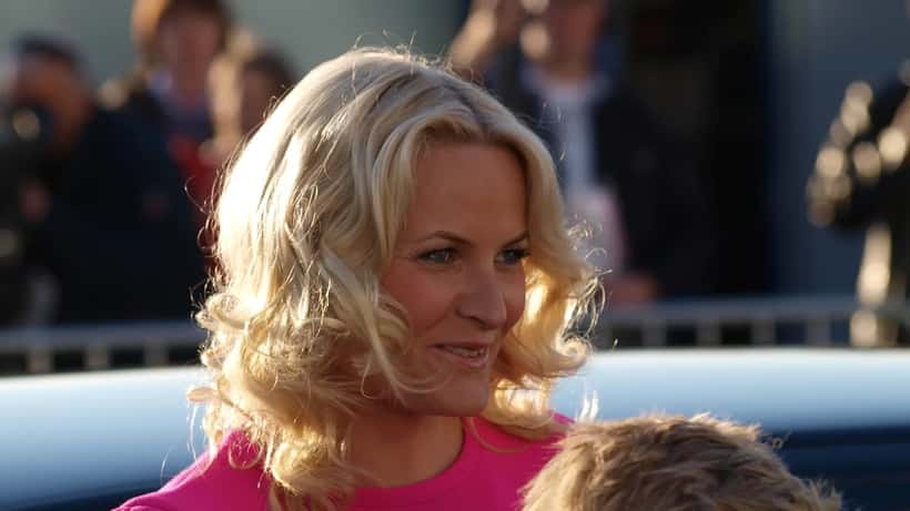 Kronprinzessin Mette-Marit von Norwegen – öffentlicher Auftritt trotz chronischer Lungenerkrankung und Sauerstoffgerät 2026
