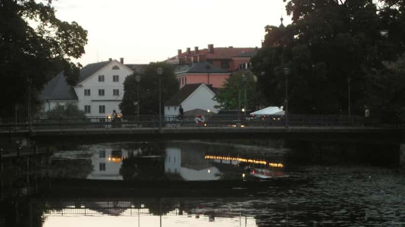 Uppsala stadsutsikt mot domkyrkan och Fyrisån, symbol för trygghet och gemenskap