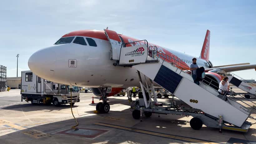 EasyJet Airbus A319 aircraft on airport tarmac — emergency diversion passenger rights UK261