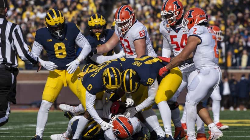Cincinnati Bengals running back in action during a college football game at Illinois, 2022