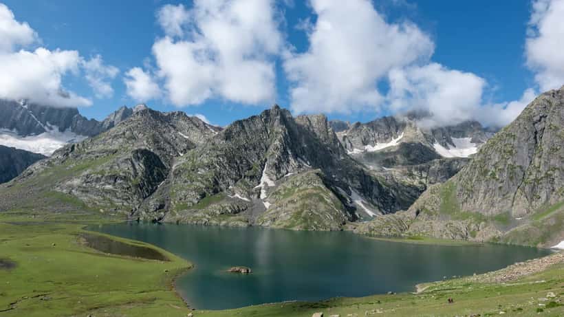 Krishansar-järvi Sonmargin alueella, Kashmirin laakso Intiassa