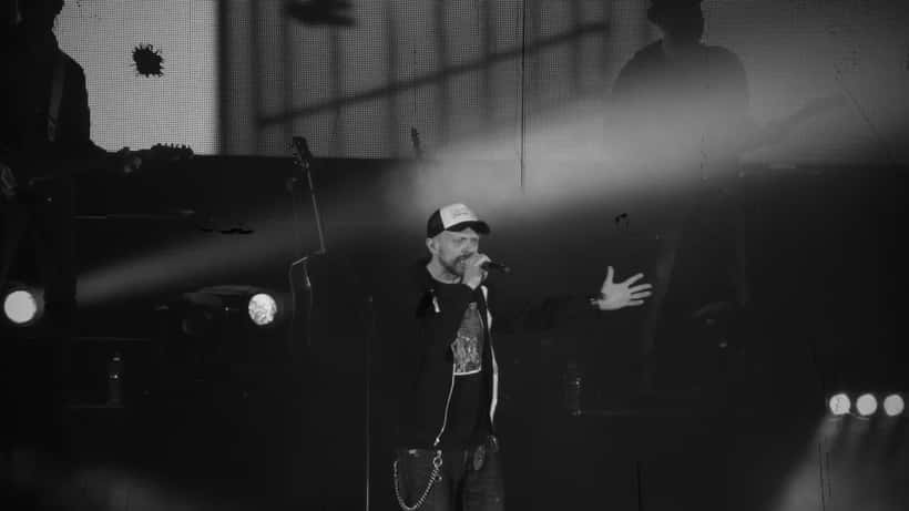 Max Pezzali in concerto durante il tour stadi 2026