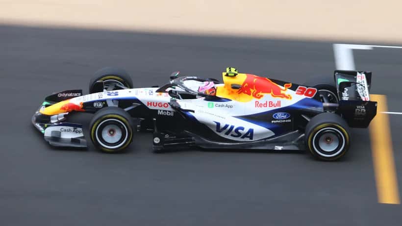 Liam Lawson in zijn Racing Bulls Formule 1-auto tijdens de Chinese GP 2026