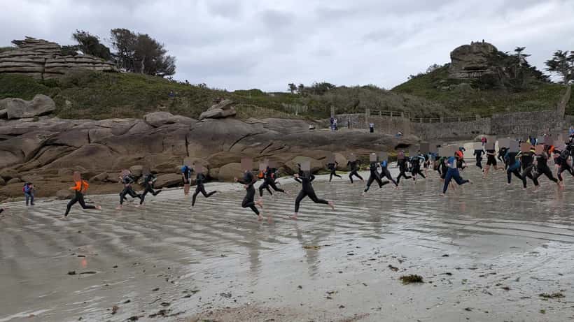 Triathlètes en compétition lors du Triathlon Côte de Granit Rose 2026