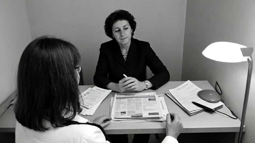 Médecin généraliste présentant la nouvelle feuille de route nationale contre le cancer 2026-2030