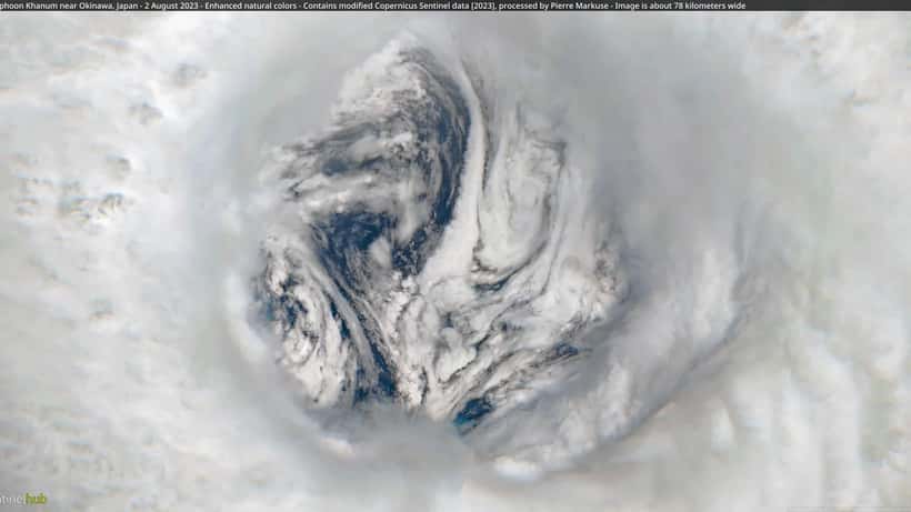 Vue satellite de l'œil d'un typhon approchant les côtes d'Okinawa, Japon