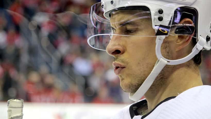 Sidney Crosby jäällä Pittsburgh Penguins -asussa