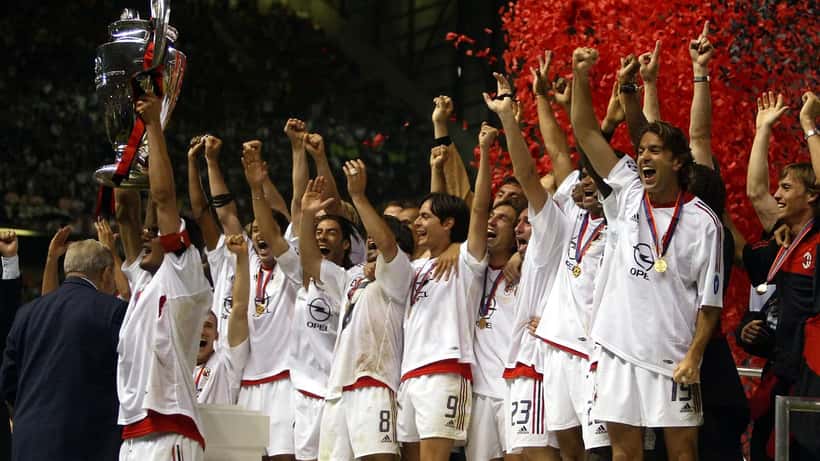 AC Milan lyfter Champions League-bucklan 2003 – Europas stoltaste fotbollstrofé
