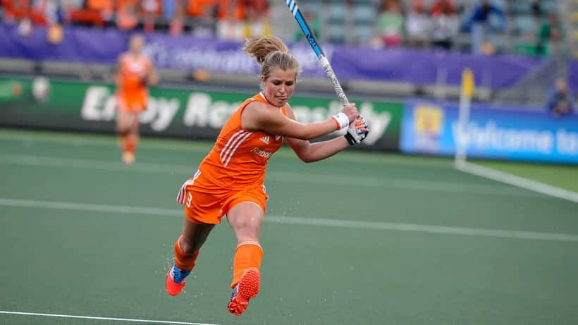 Xan de Waard, middenvelder van SCHC en het Nederlands hockeyteam, in actie op het veld