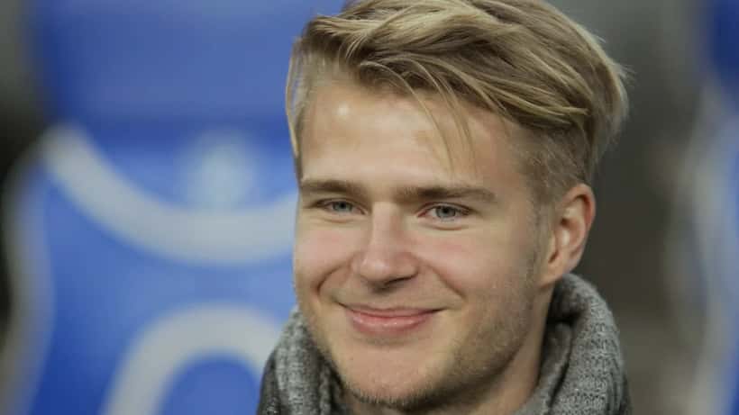 Paulus Arajuuri suomalainen jalkapalloilija Suomen maajoukkueessa