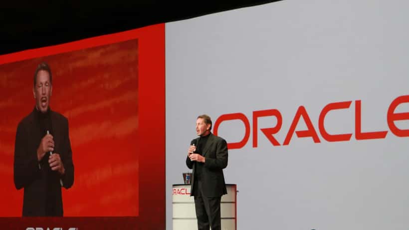 Larry Ellison, fondateur et CTO d'Oracle Corporation, lors d'une conférence professionnelle