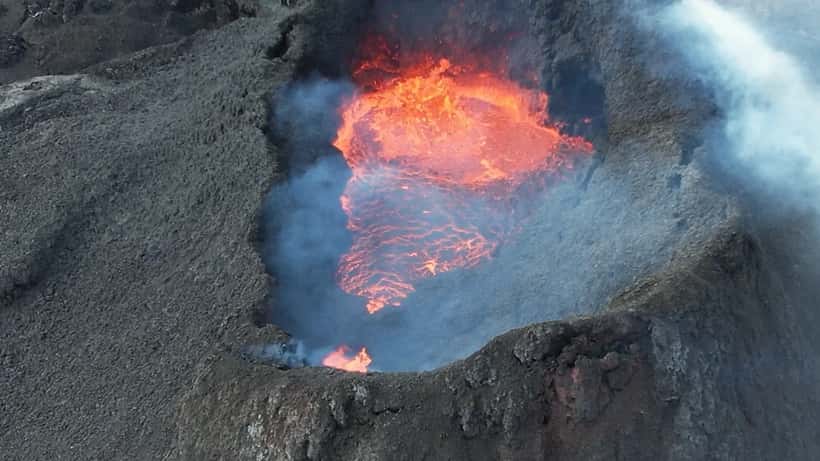 Vulkanudbrud på Island i august 2025 med lava og røgsky fra Reykjanes-halvøen