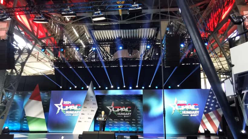 Viktor Orbán puhujakorokkeella CPAC Hungary 2024 -tapahtumassa