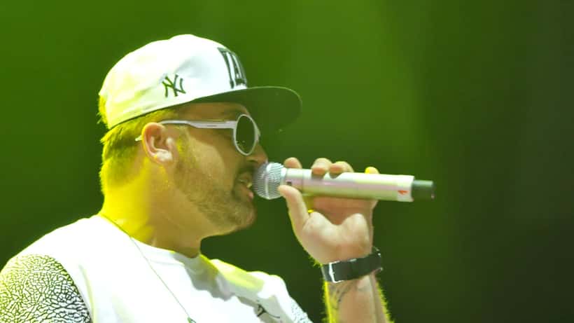 Menowin Fröhlich auf der Bühne beim DSDS Live on Tour Konzert in Wien