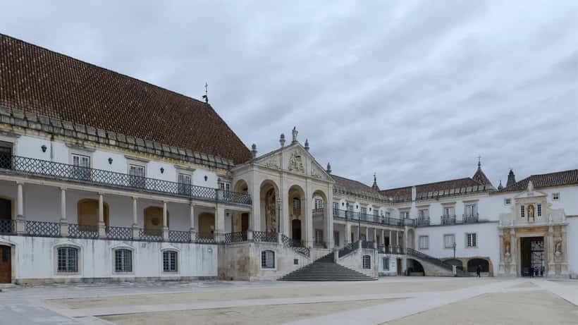Vista panorâmica de Coimbra com a Universidade e a Sé Velha ao fundo