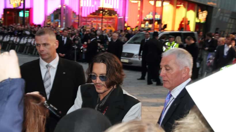 Johnny Depp bei der Dark-Shadows-Premiere in London — Schauspieler auf dem roten Teppich