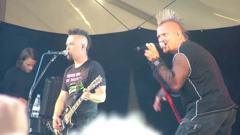 Klamydia-yhtye esiintymässä lavalla Kuopio Rockcock -festivaalilla