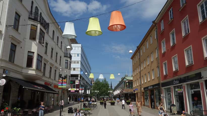 Södertäljes stadskärna med Storgatan i förgrunden