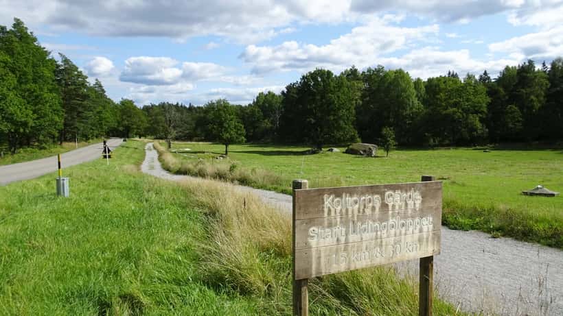 Löpare samlas vid startområdet Lidingöloppet, Koltorps gärde, september 2021