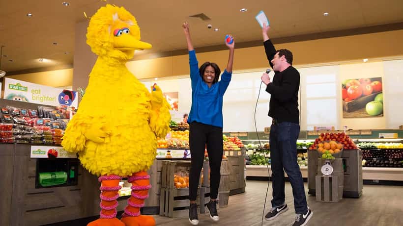 Billy Eichner con Michelle Obama en la grabación de Billy on the Street, 2015