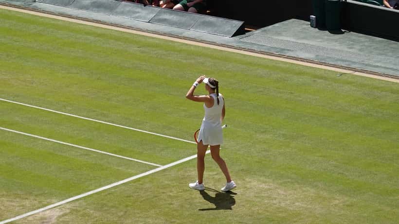 Elena Rybakina spiller tennis ved Wimbledon 2026
