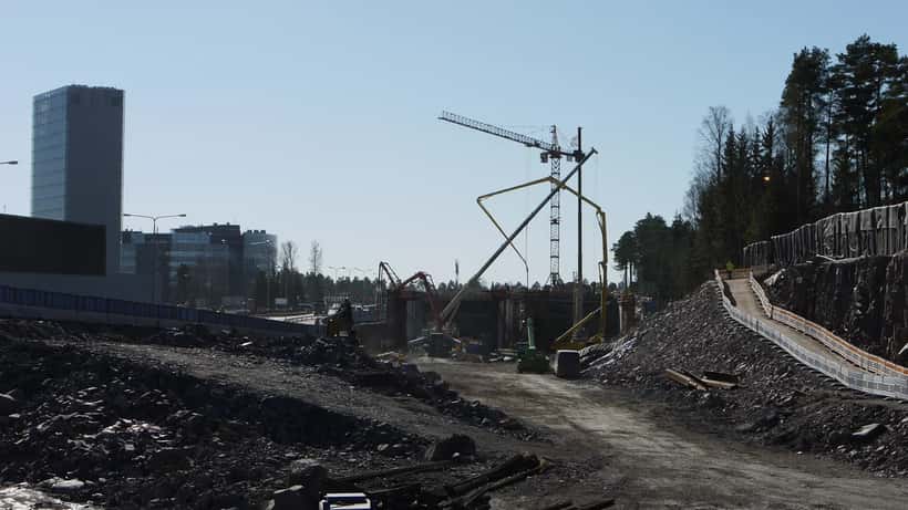 Tunnelkonstruktion för motorväg under byggnation i Norden