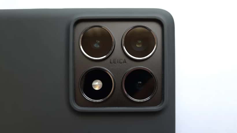 Xiaomi 14T Pro Smartphone auf weißem Hintergrund