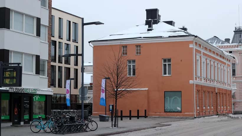 Oulun kaupungin virastotalo Torikadulla, suomalainen kunnallinen hallintorakennus