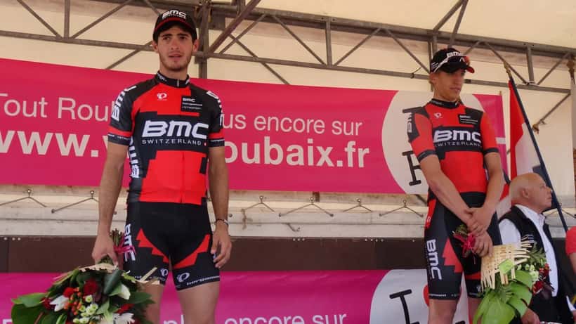 Cyclistes lors de l'arrivée de Paris-Roubaix au vélodrome de Roubaix