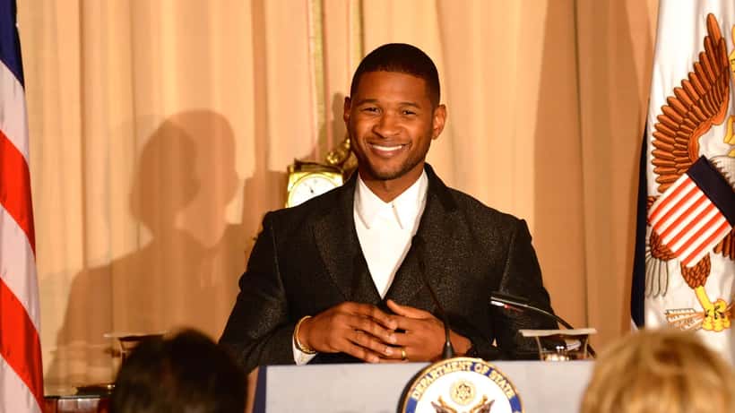 Usher durante su discurso en la cena de los Kennedy Center Honors 2015