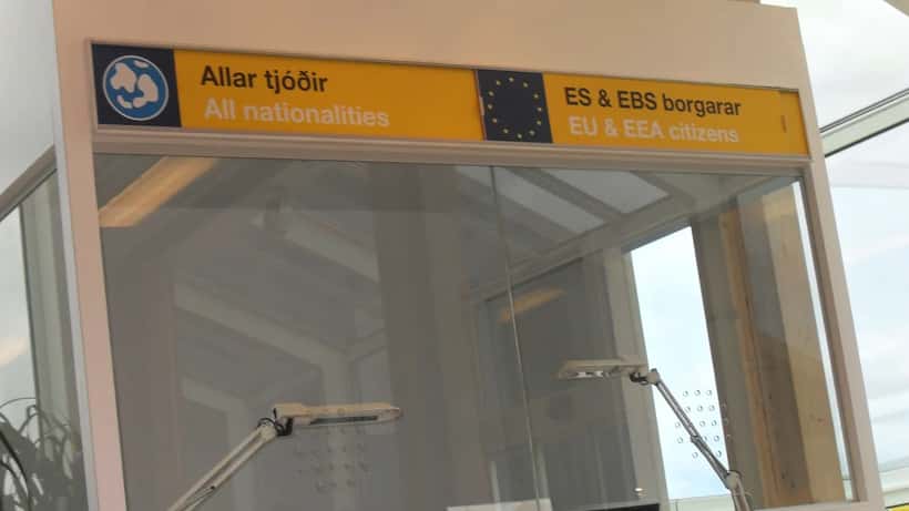 Poste de contrôle des douanes dans un aéroport