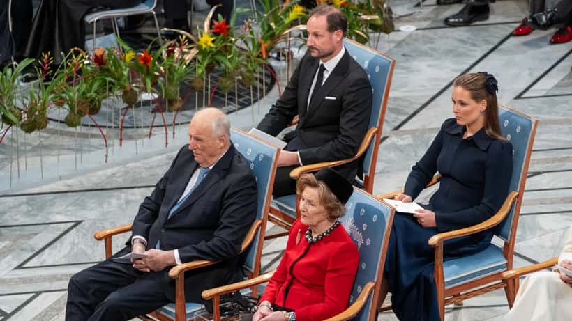 Norjan kuninkaallinen perhe Nobel-seremoniassa 2025