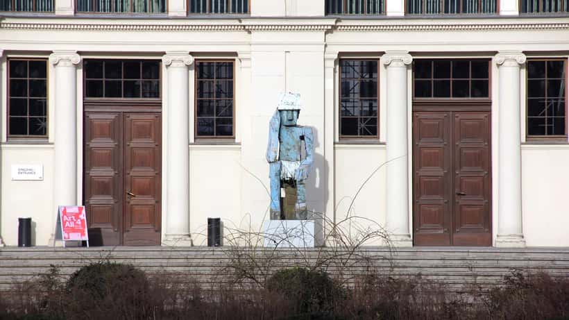 Sculpture Volk Ding Zero de Georg Baselitz à Berlin Moabit