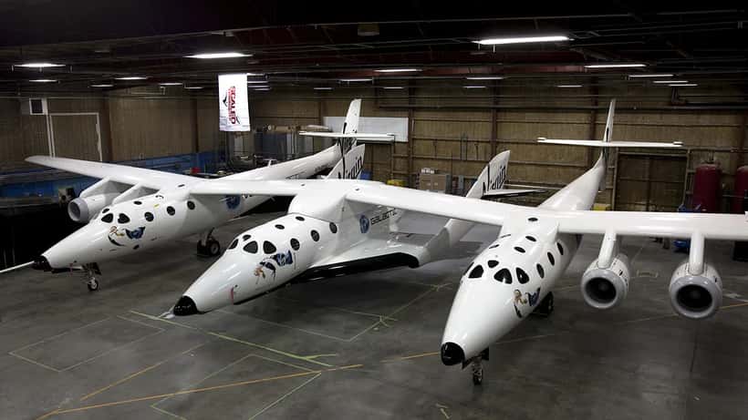Virgin Galactic SpaceShipTwo and VMS Eve carrier aircraft in flight