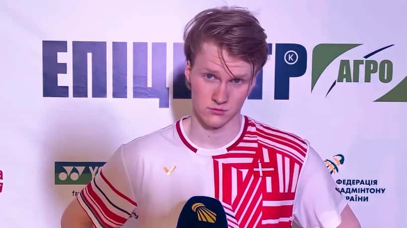 Anders Antonsen i aktion ved internationale badmintonturneringer