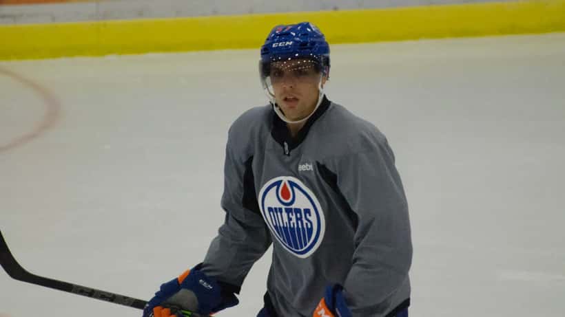 David Perron Oilersin harjoitusleirillä jäällä