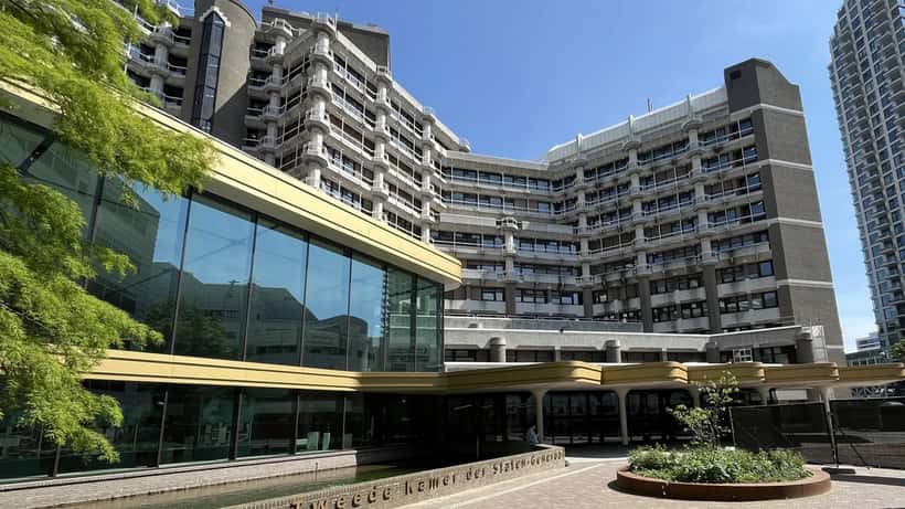 Tijdelijk gebouw van de Tweede Kamer in Den Haag, zomer 2024